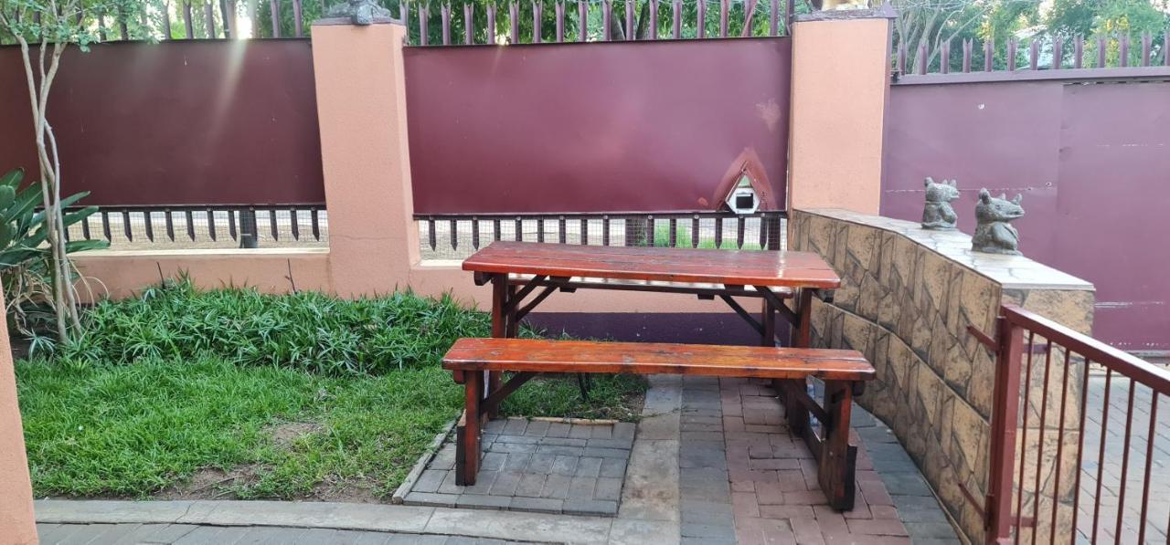 My House Guest House Претория Екстериор снимка